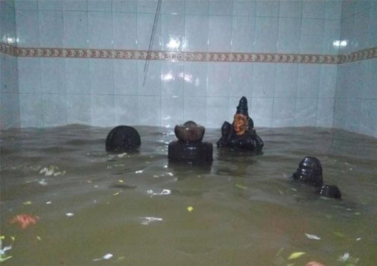 Abhishekam performed to Uma Ramalingeswary Swamy