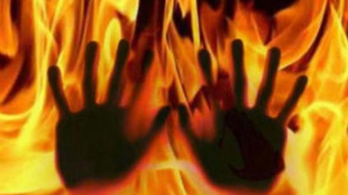 Woman burns 10-year-old daughter for spilling flour