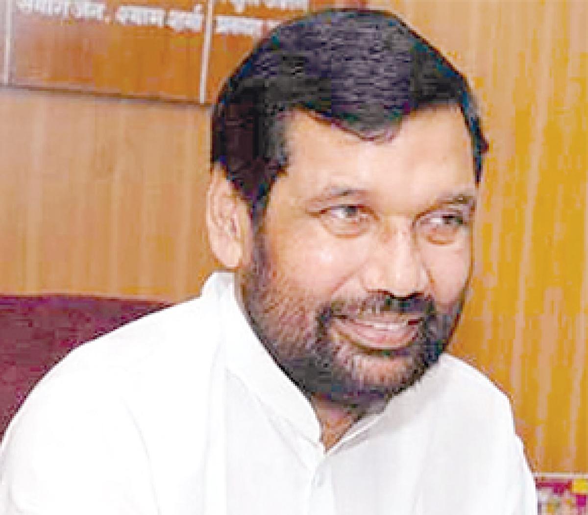 Action on Maggi only after test reports: Paswan