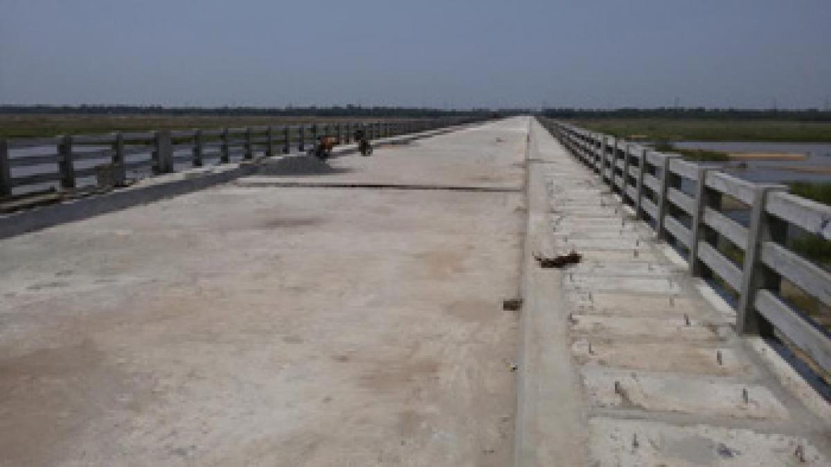 Part of under construction bridge sinks