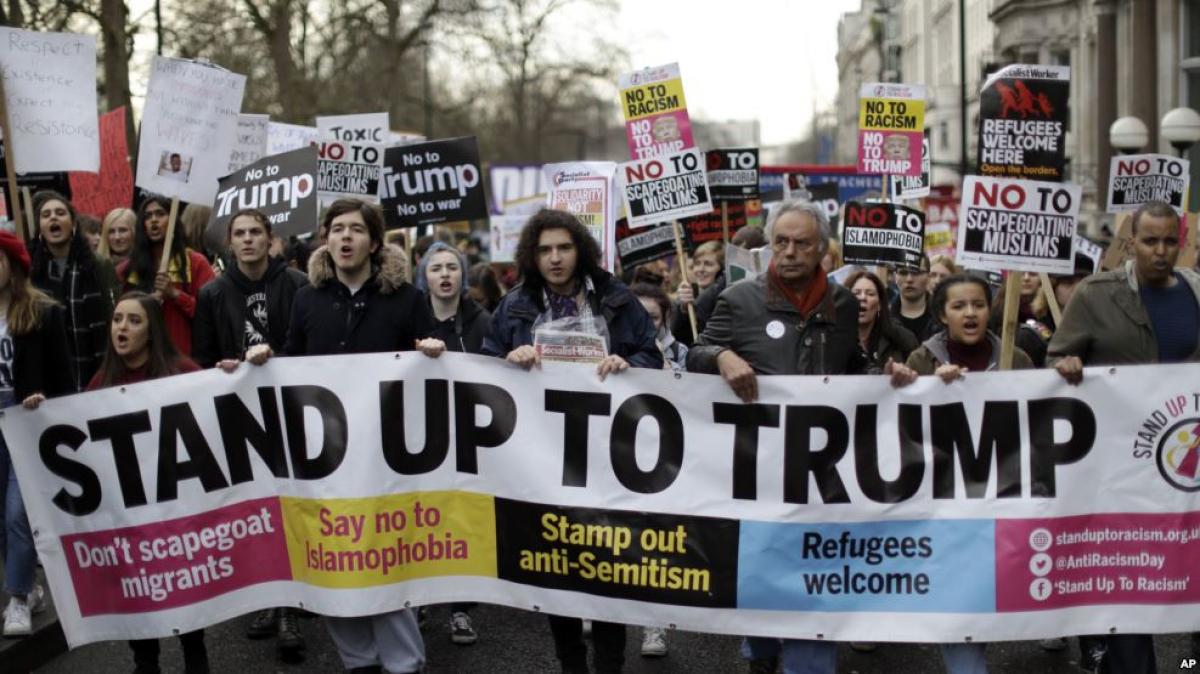 Thousands march in London against Trumps travel ban