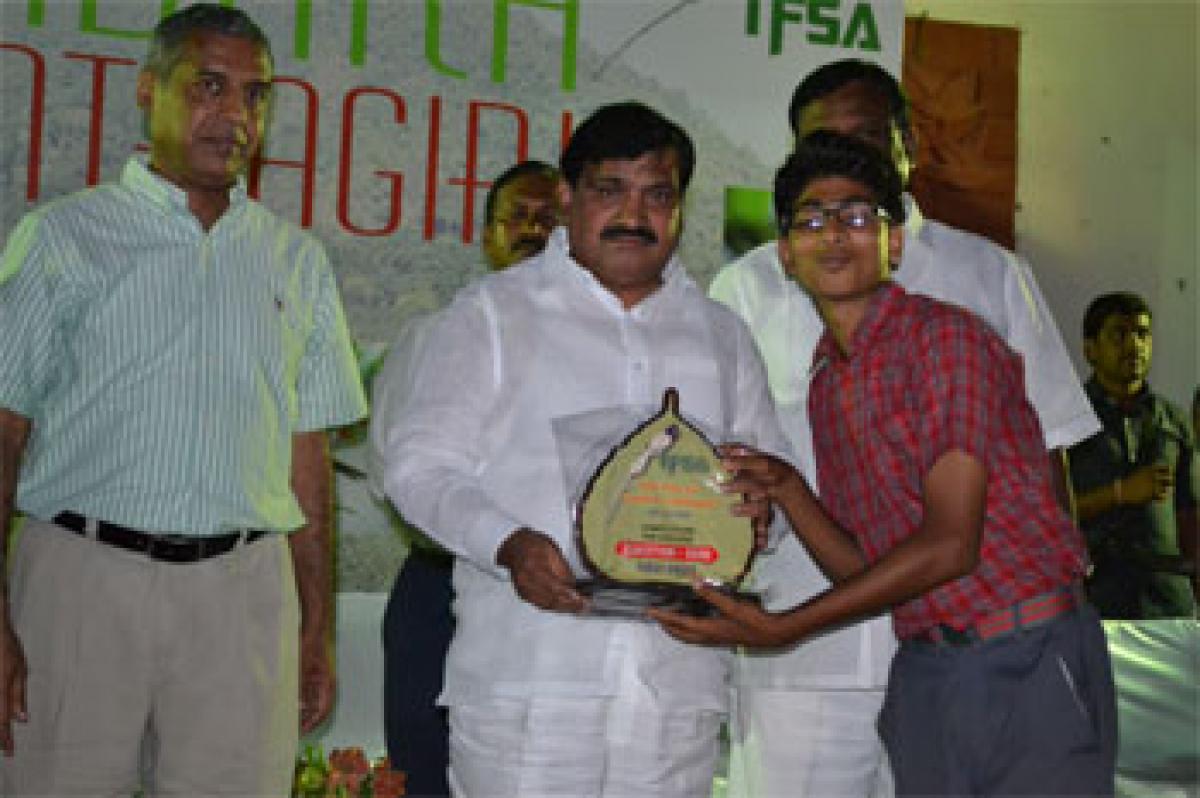 HIE bags Best College Award