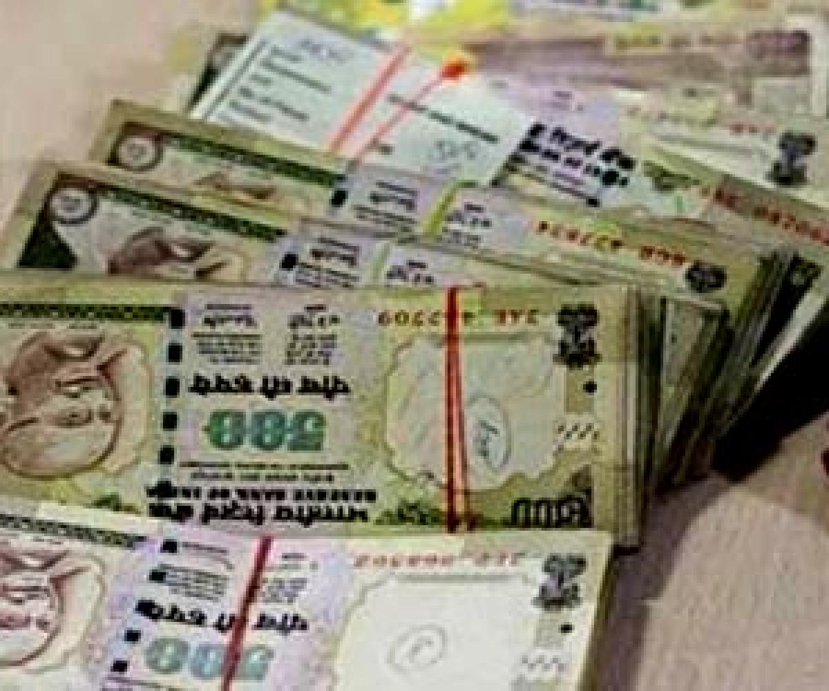 Good Samaritan in Odisha returns INR 1.4 lakh found on road, felicitated