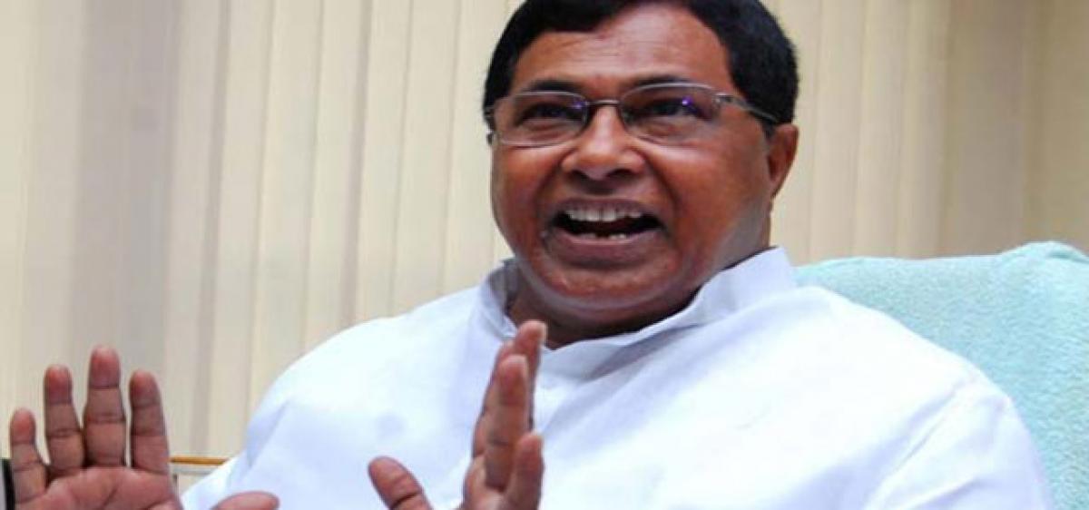 Jana decries TRS attack on Congress workers