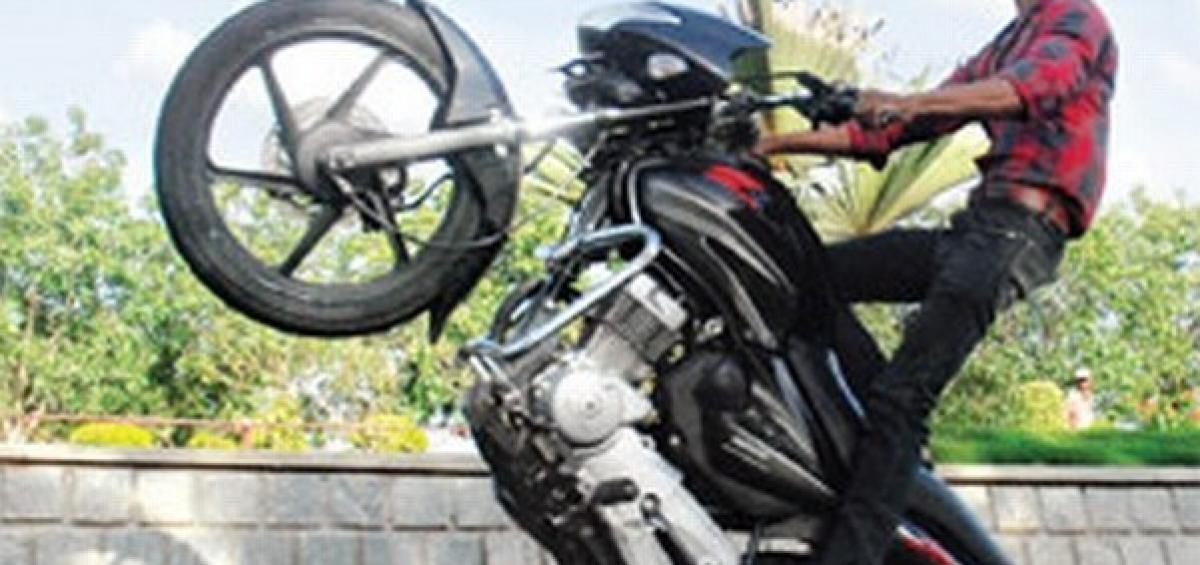 Kadapa: Two killed in bike racing on New Years eve