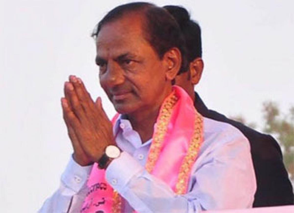 EC slaps notices on KCR, KTR