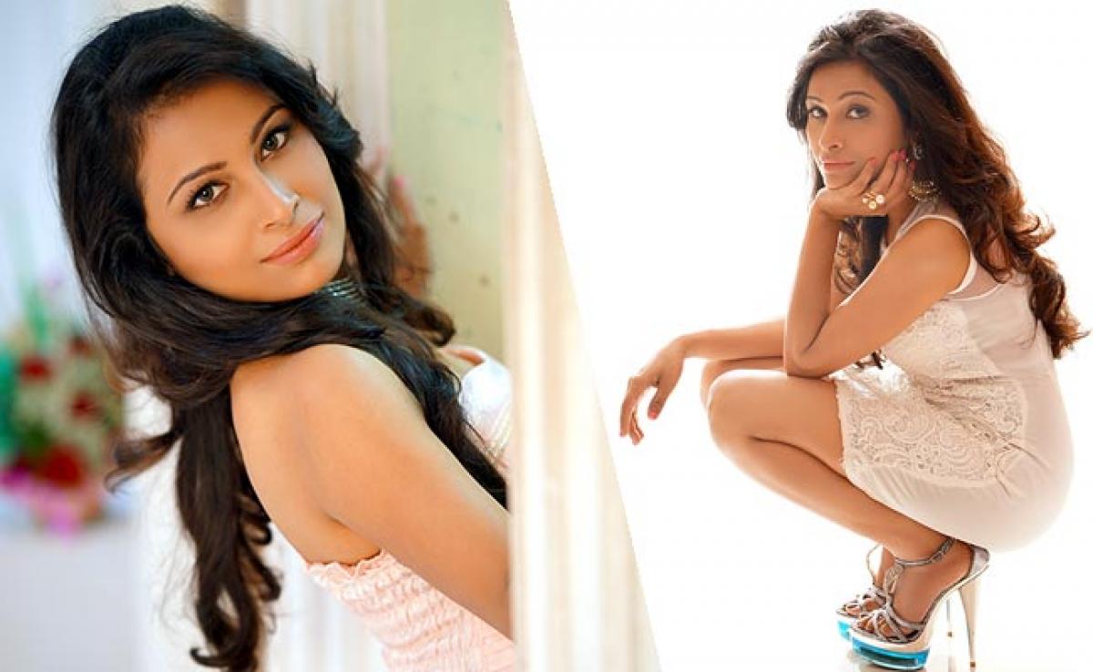 Check out: Actress Kesariees Photoshoot for fans
