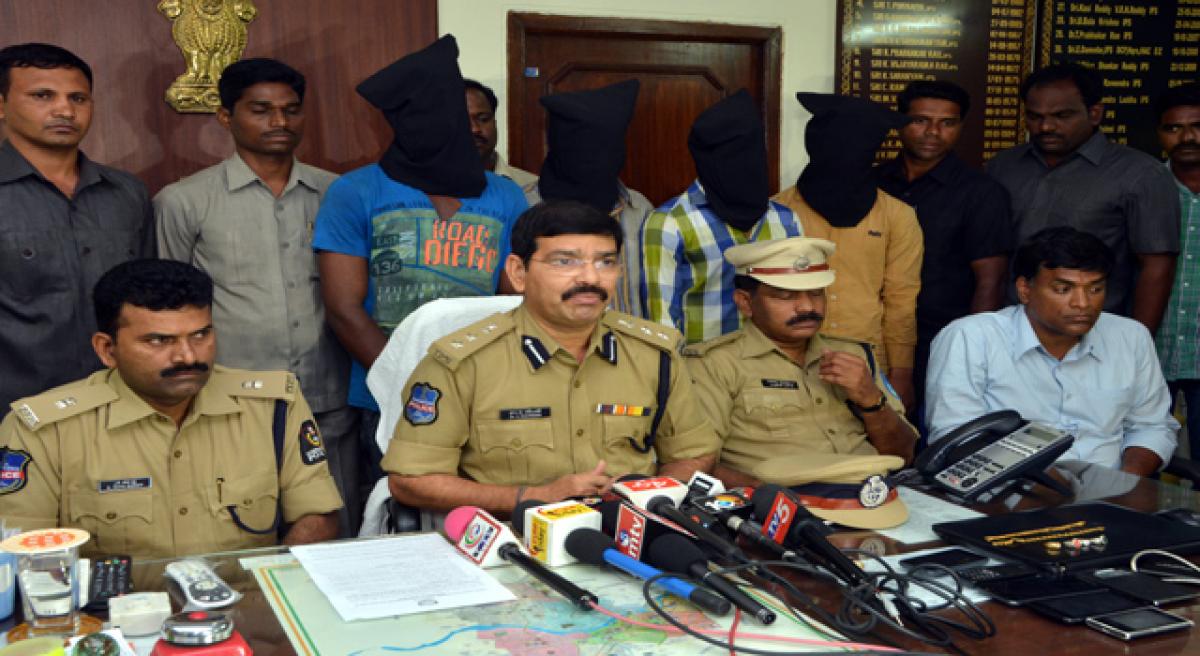 4 inter state robbers held
