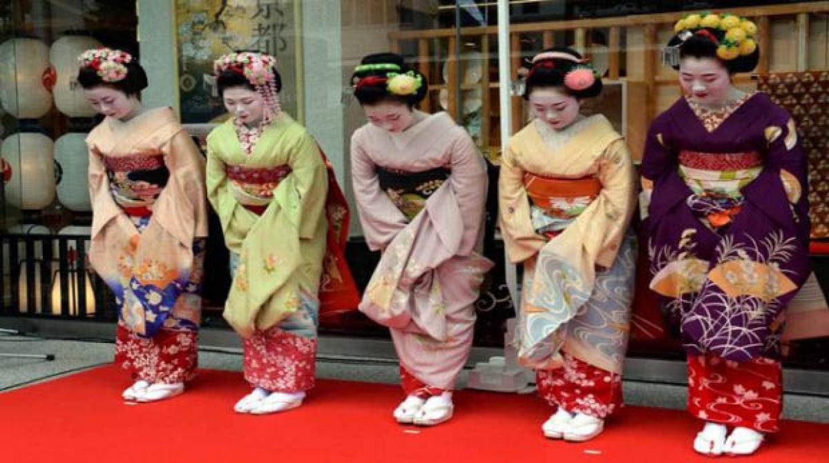 Photos: A glimpse into a Japan Geishas gilded, cliquish flower and willow world