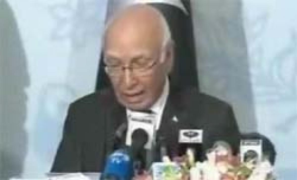 Live: Pakistan NSA Sartaj Aziz addresses media before crucial talks with India