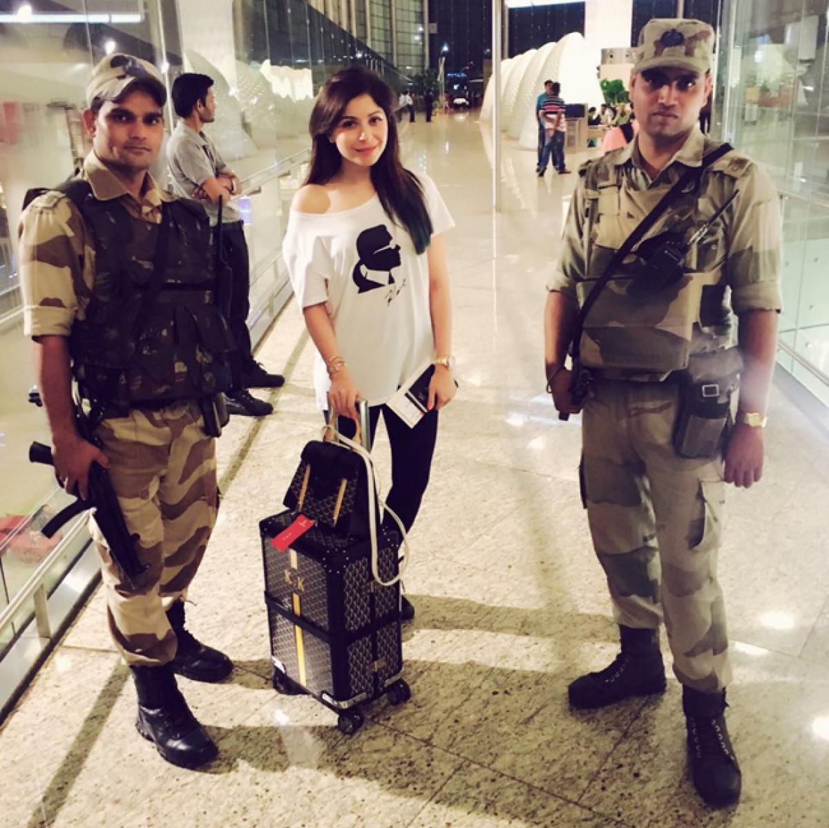 Kanika Kapoor travels to IIFA in style