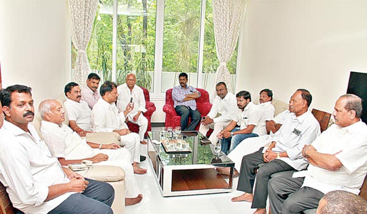 Kapu Balija JAC leaders meet ex-MP