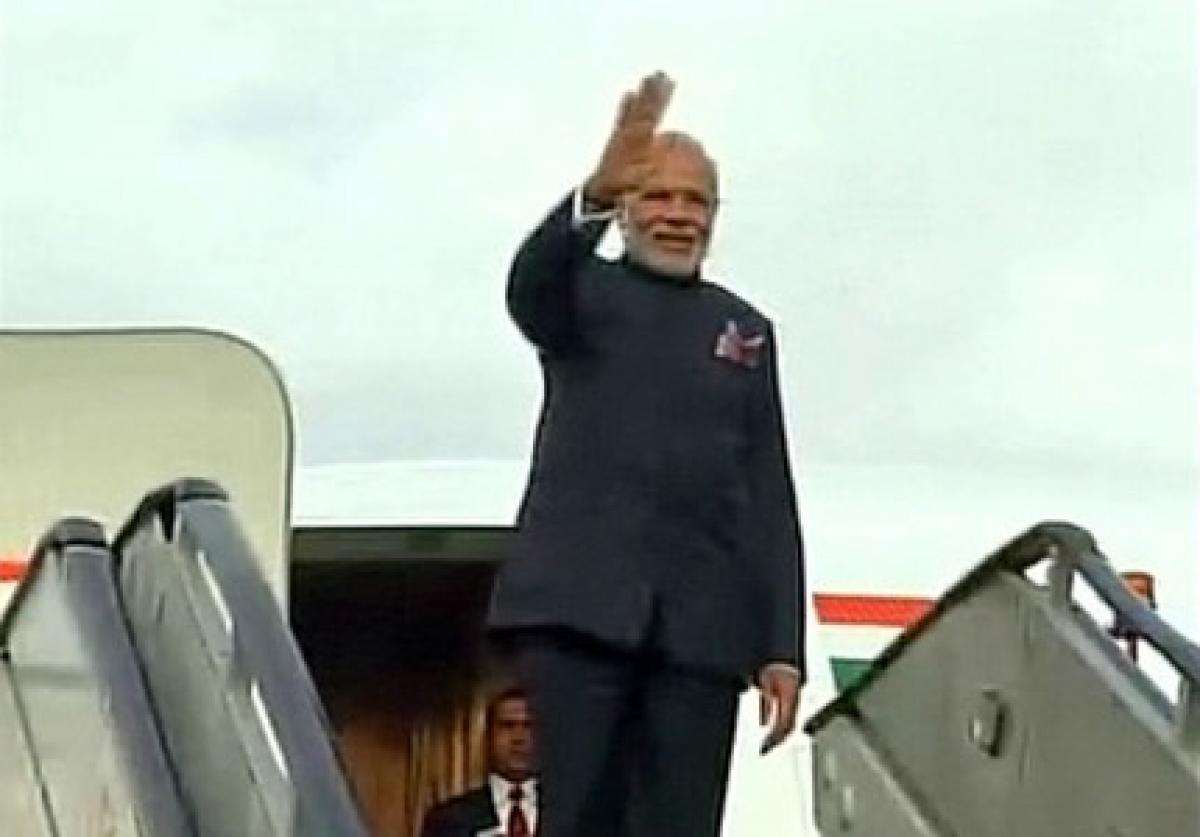 PM Modi departs for Lahore to meet Nawaz Sharif