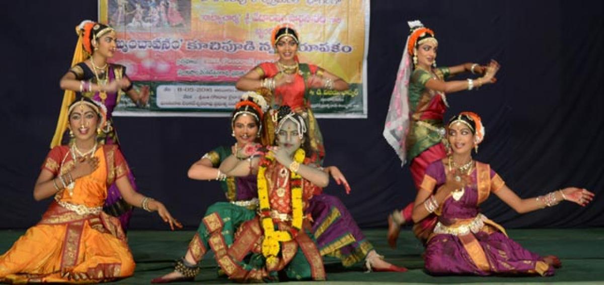 A fine Kuchipudi ballet