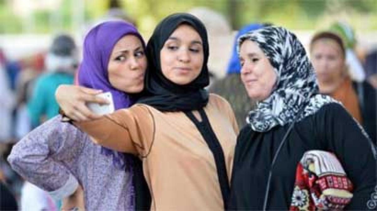 Pakistans social mores prevents girls from posting pout pictures on social media