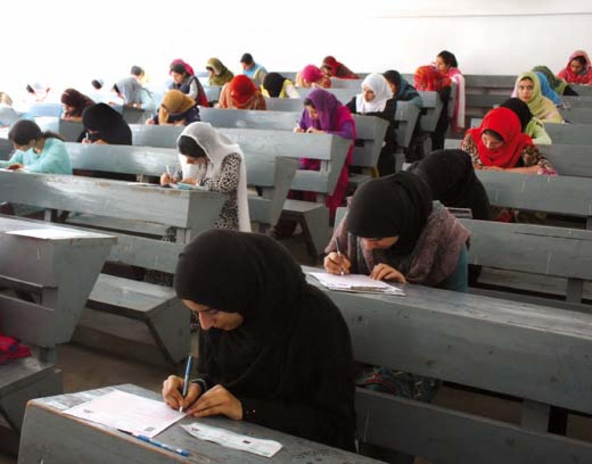 Huge turnout for CET to MBBS course in Kashmir