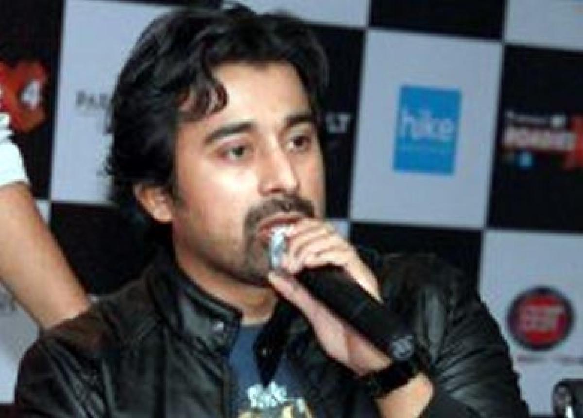 Rannvijay lets his shirts do the talking in new campaign