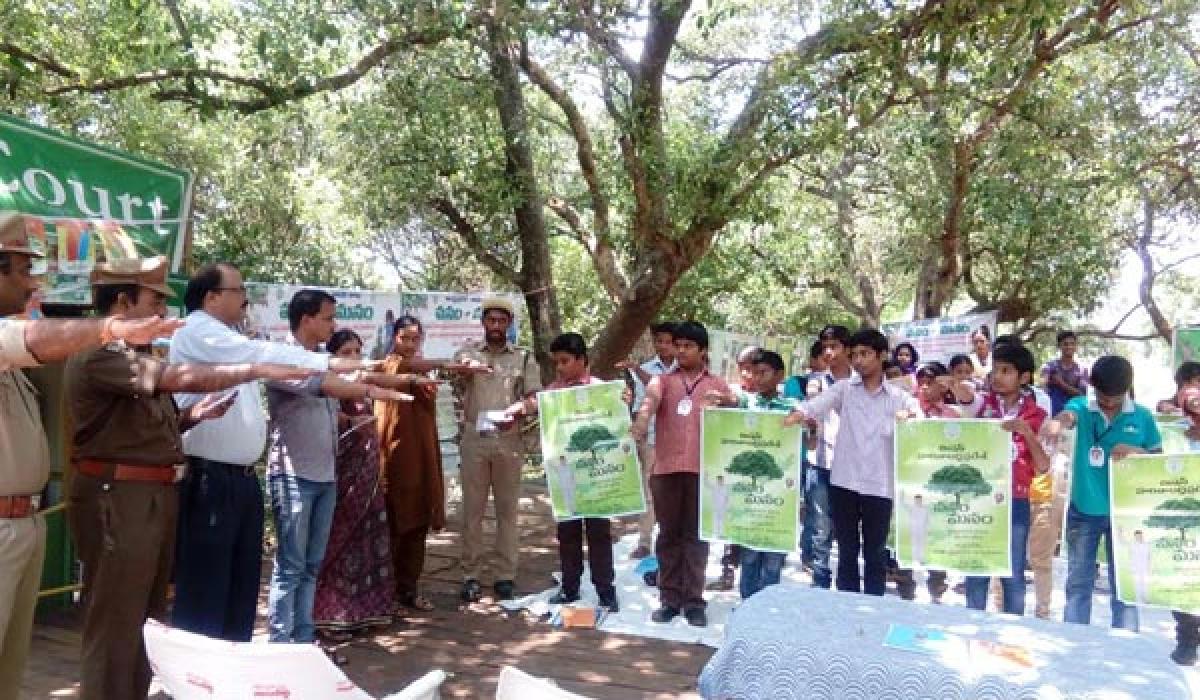 forest-department-takes-children-on-excursion