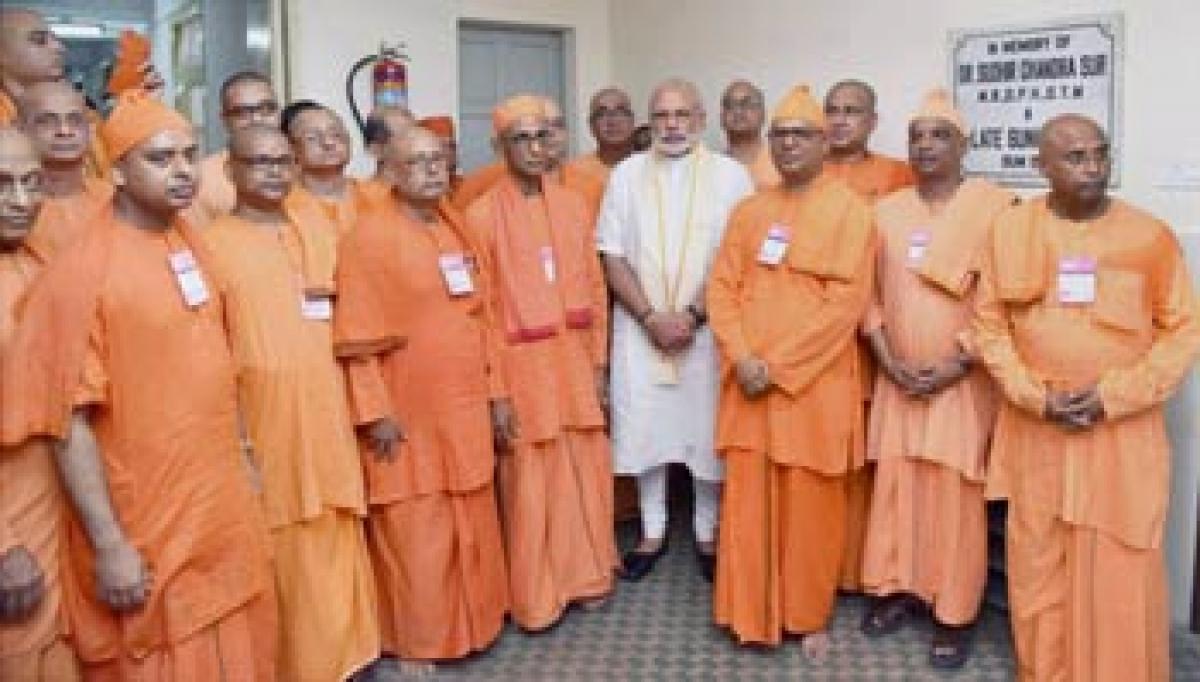 Narendra Modi calls on ailing Ramakrishna Mission monk