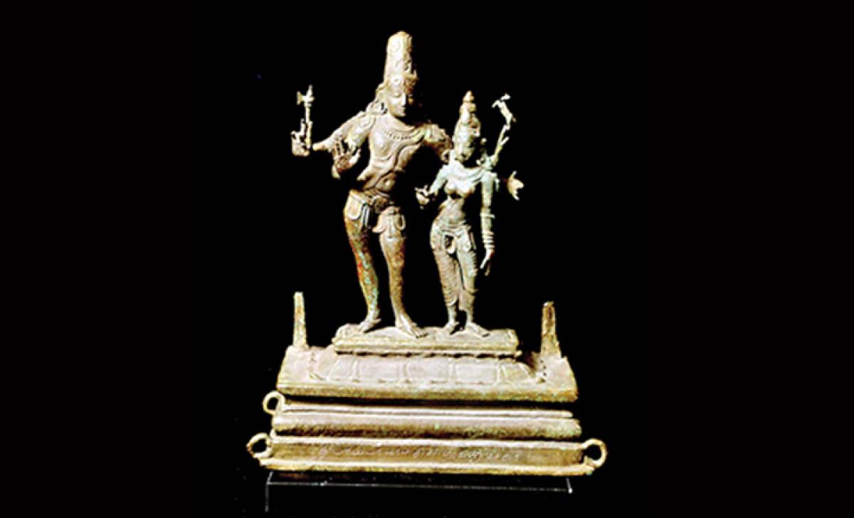 Indiana museum returns smuggled Shiva Parvati idol