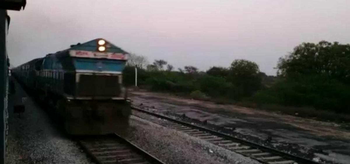 Sparks delay Janmabhoomi train by 20 mts