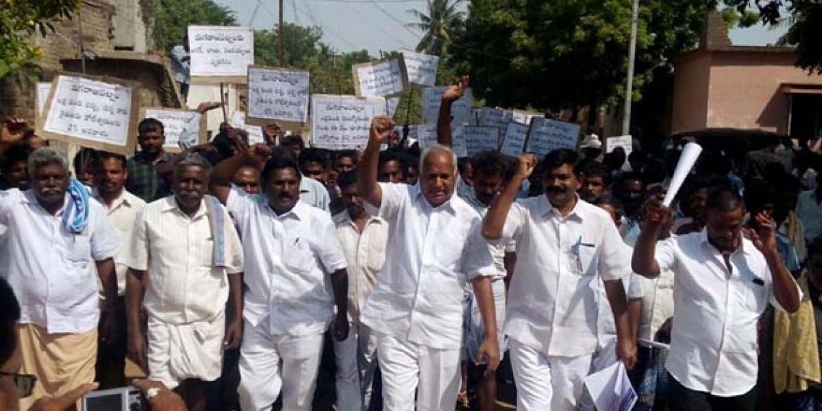 Congress leaders take out rally for Dugarajapatnam port