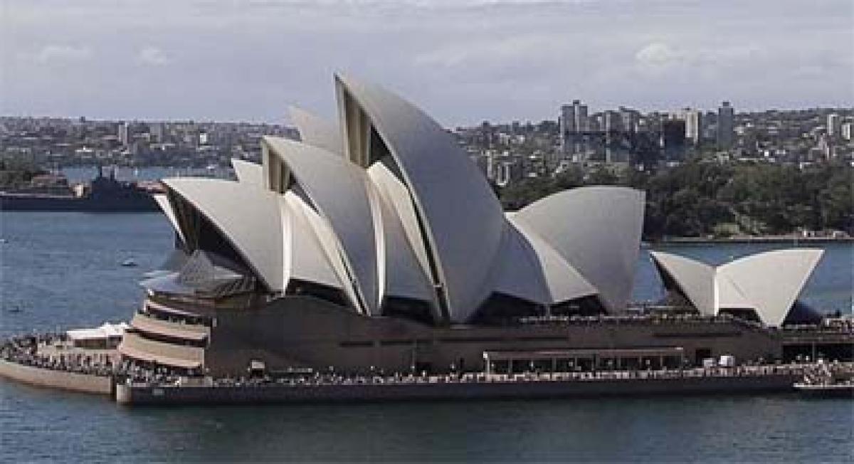 Crowds cleared from Sydney Opera House amid reports of threat