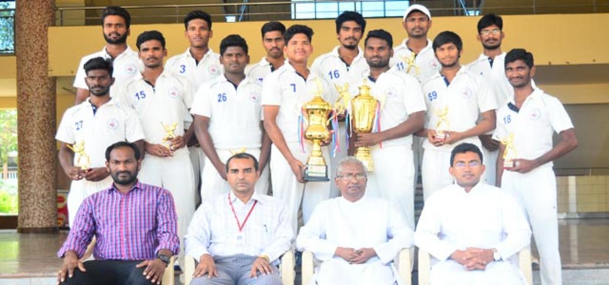 Andhra Loyola Engg College wins JNTU-K cricket runners-up cup