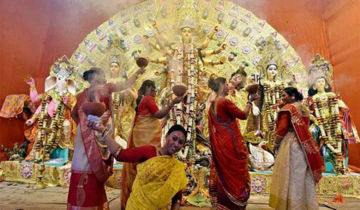 Will chaos again rule this Durga Puja or will crowd control work?