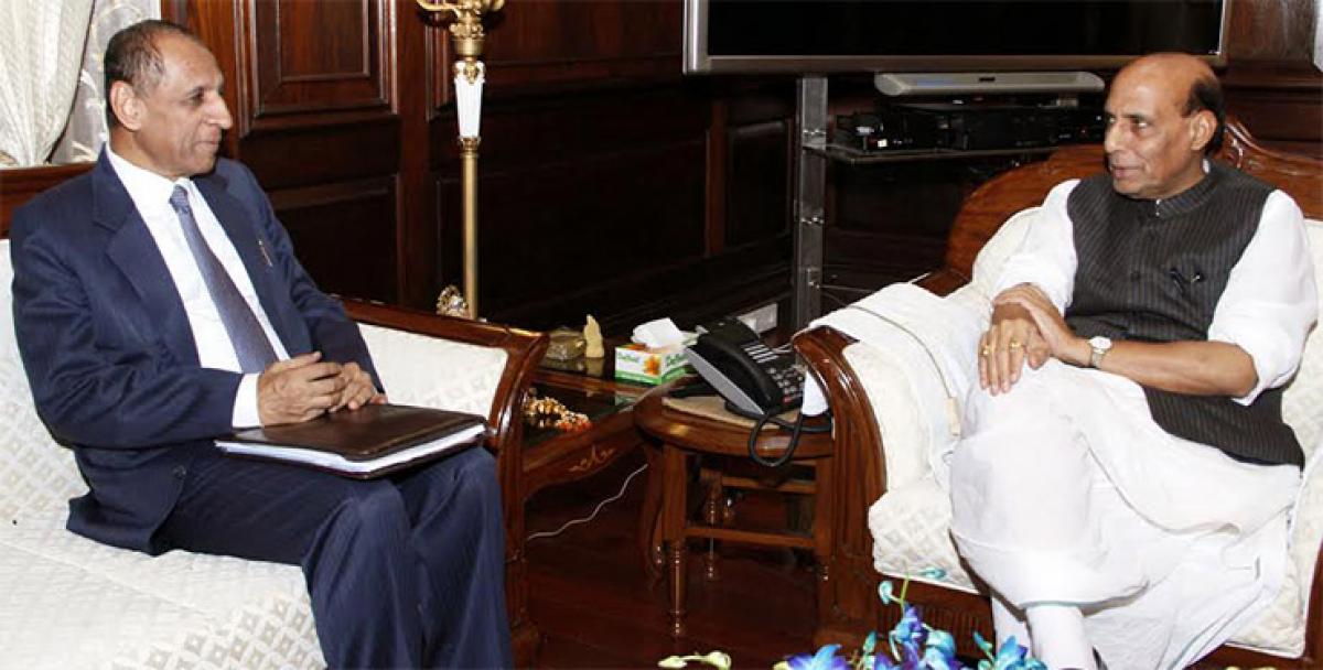 Guv calls on Rajnath Singh