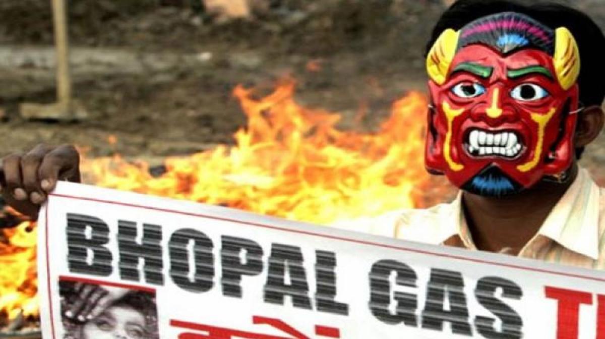 Proceedings stayed against then Collector, SP in Bhopal gas leak case