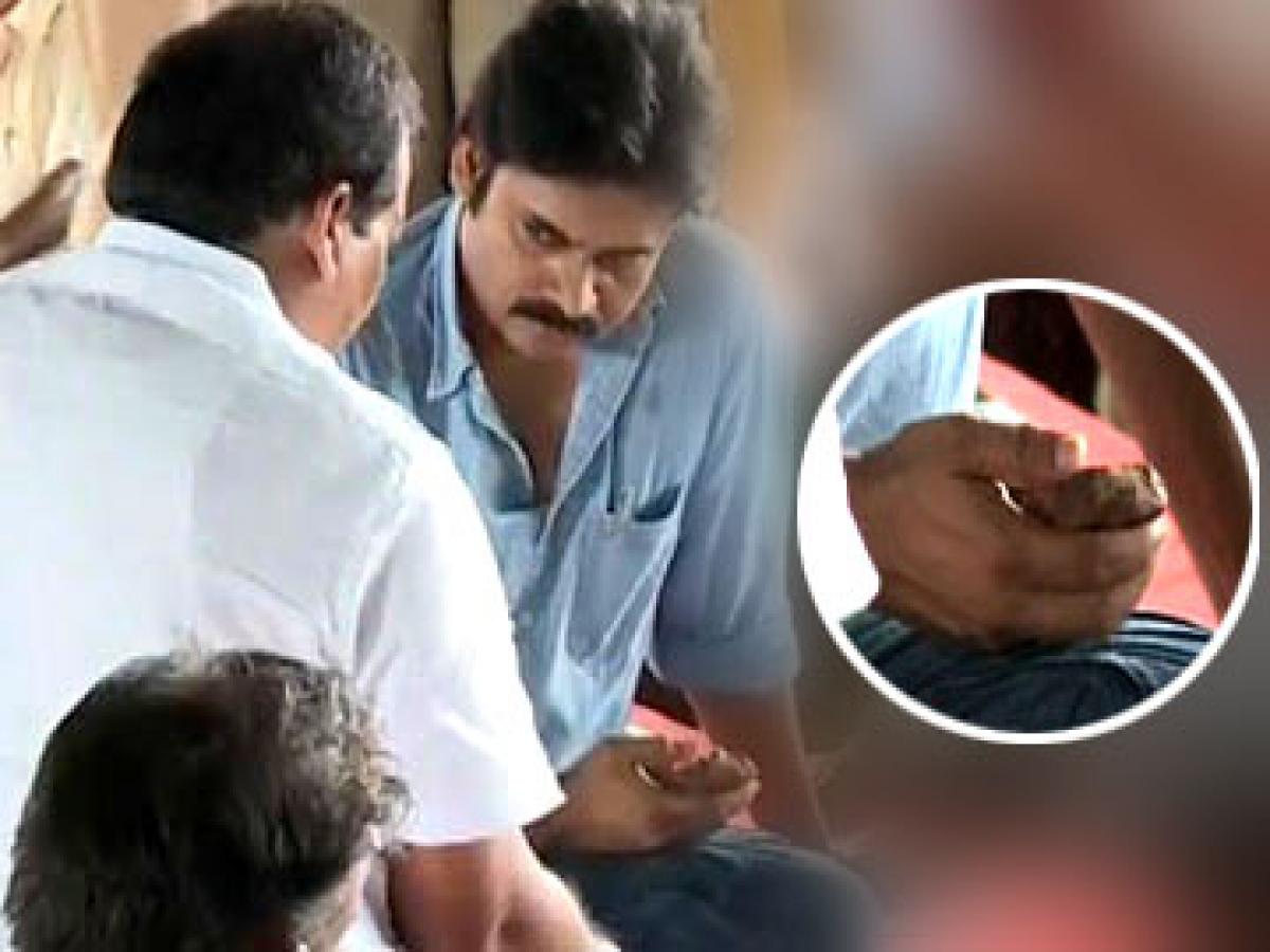 Pawan Kalyan attacked by miscreant