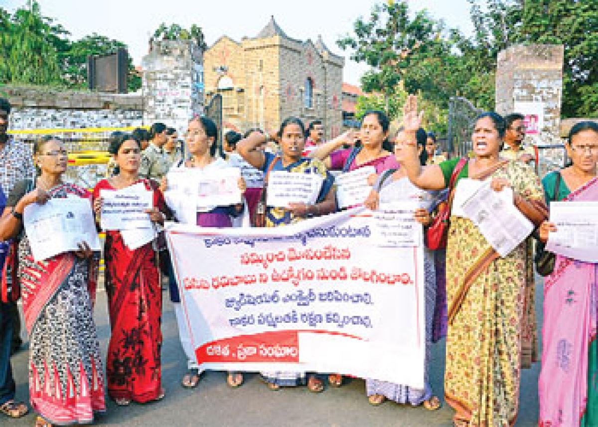 AIDWA demands action against ACP