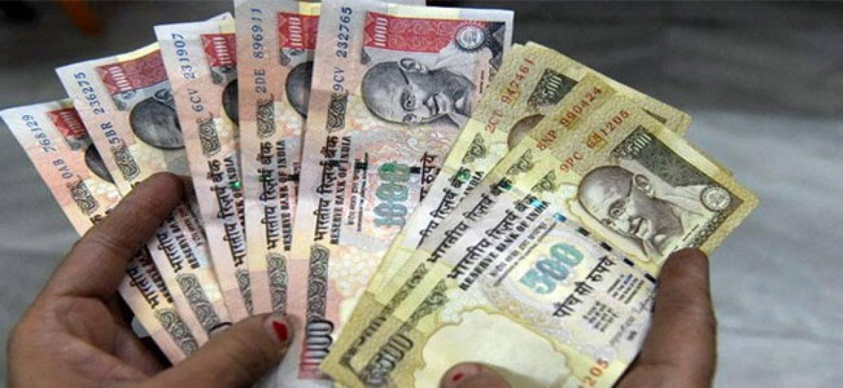 Nine persons held for trying to exchange old notes