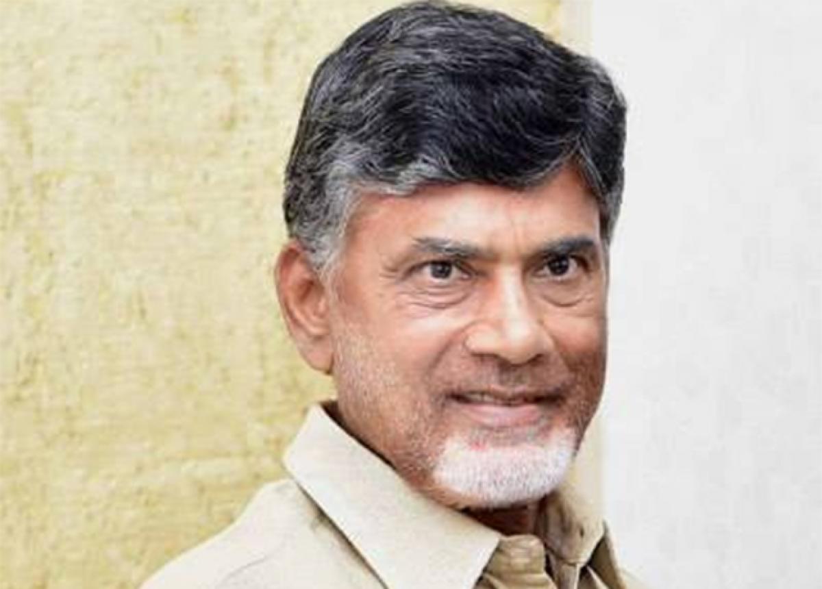 Chandrababu turns traffic cop