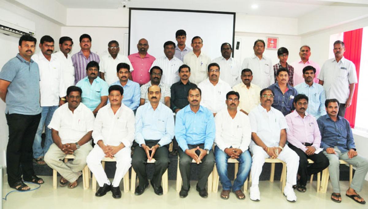 Vaktha helps participants hone skills