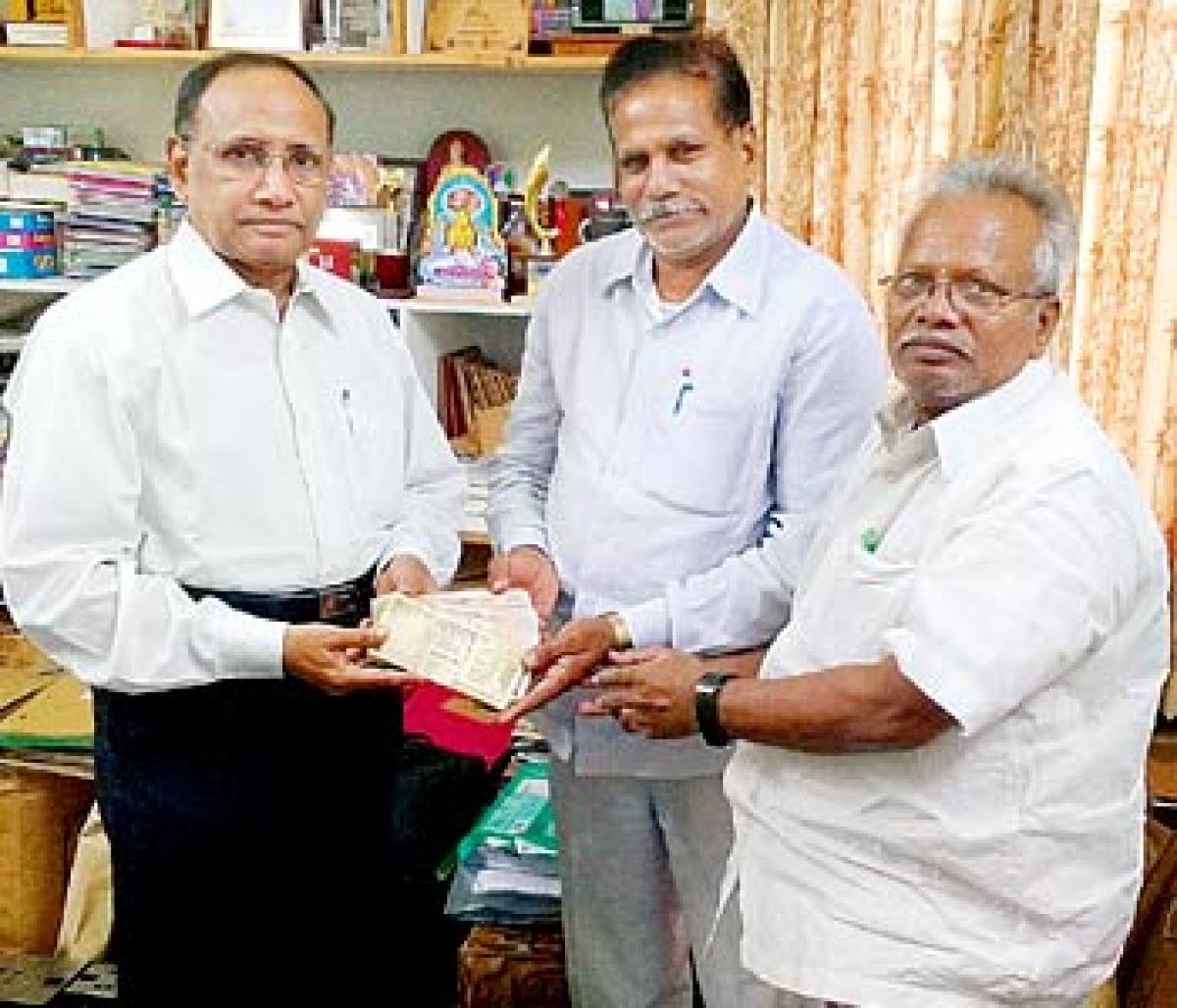 Tulasi Seeds contributes to student scholarships