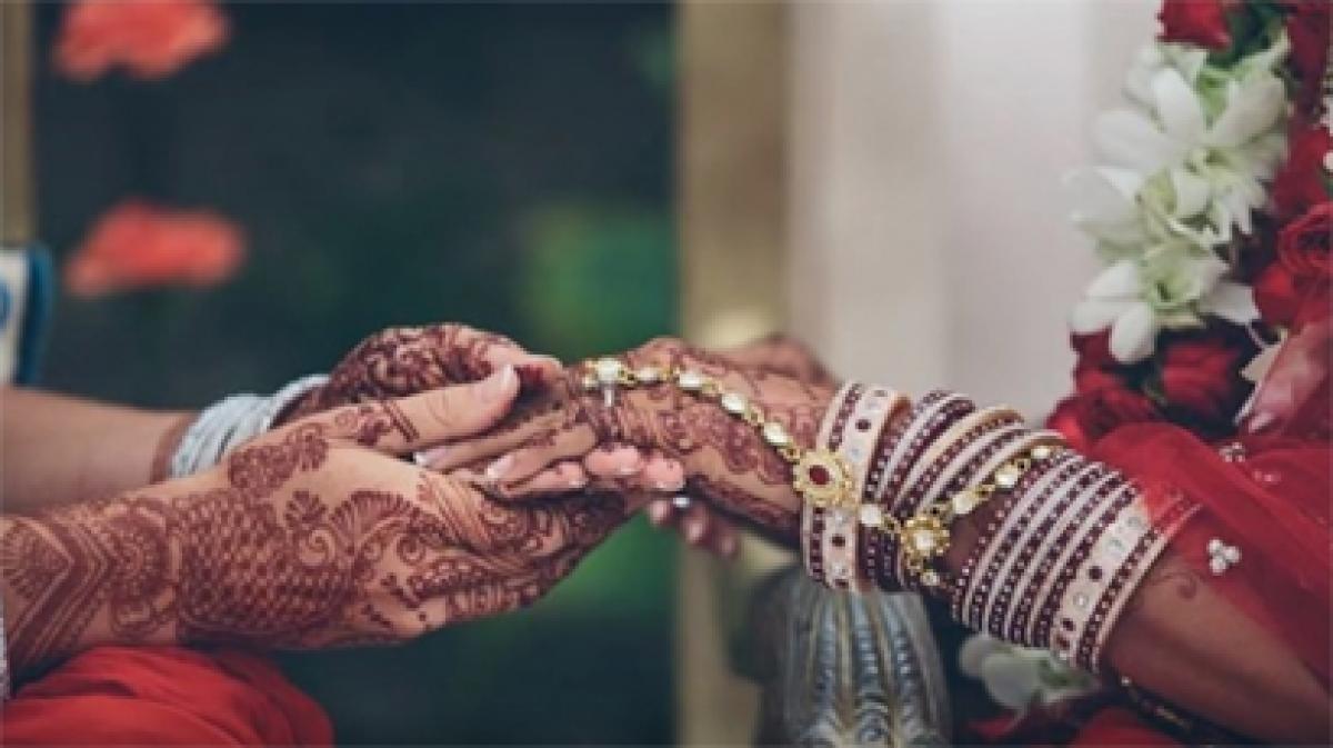 Girl student marries 25-year-old woman in UP