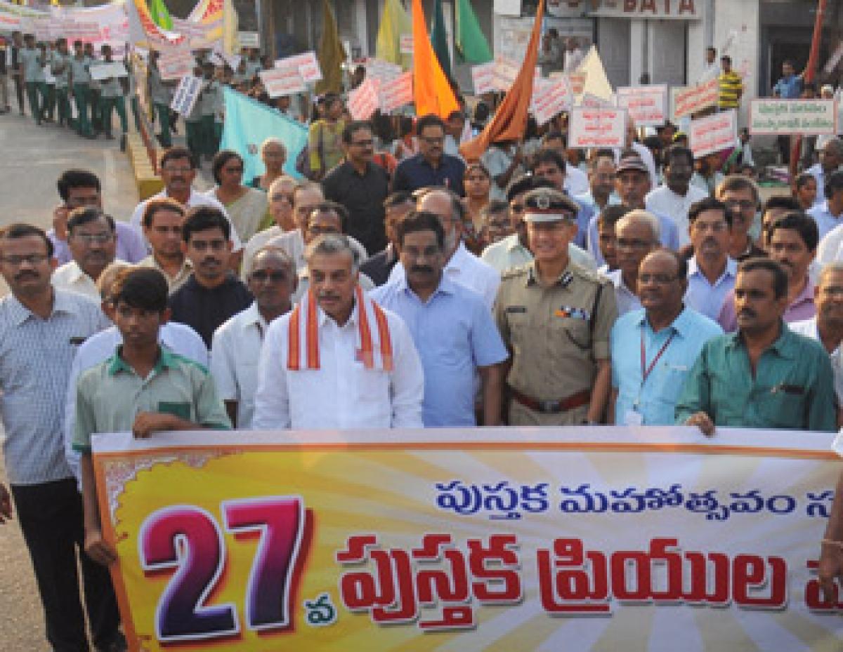 Walk held for highlighting the need for reading books