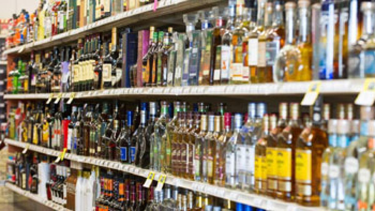 Bootleggers flood TS with cheap liquor from AP