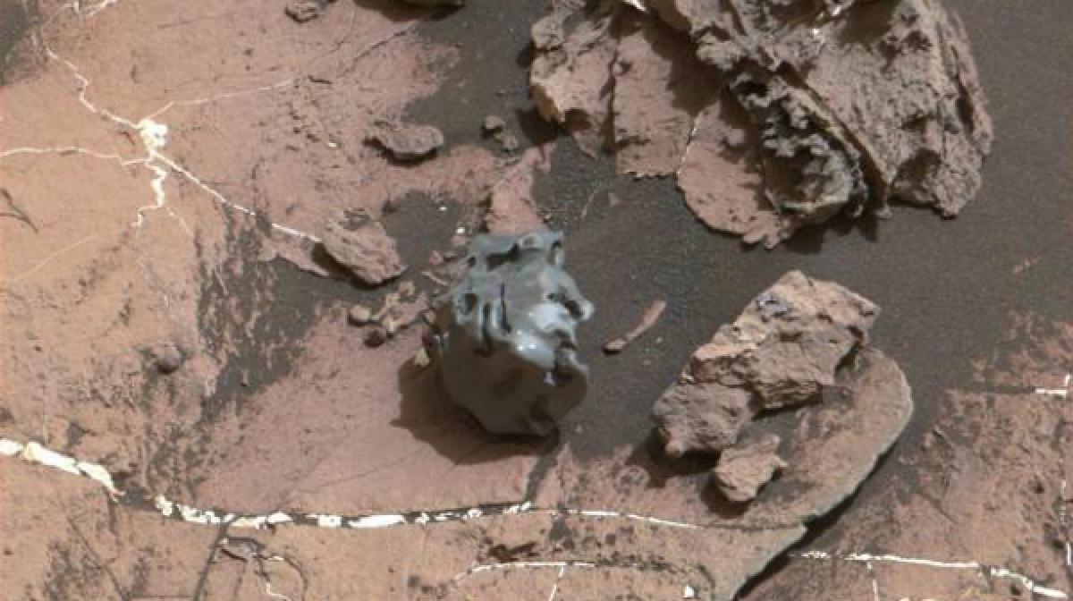 NASAs Curiosity rover finds an iron-nickel meteorite on Mars 