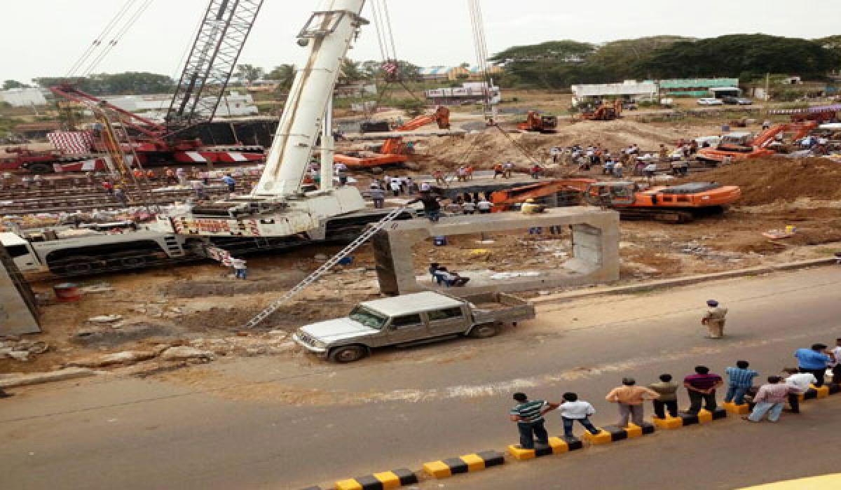 Railway under tunnel construction works grounded