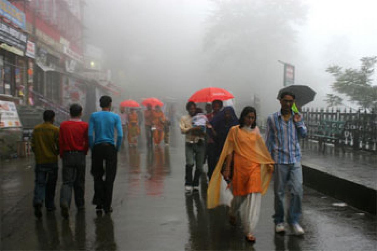 Rains in Shimla, Manali; mercury dips