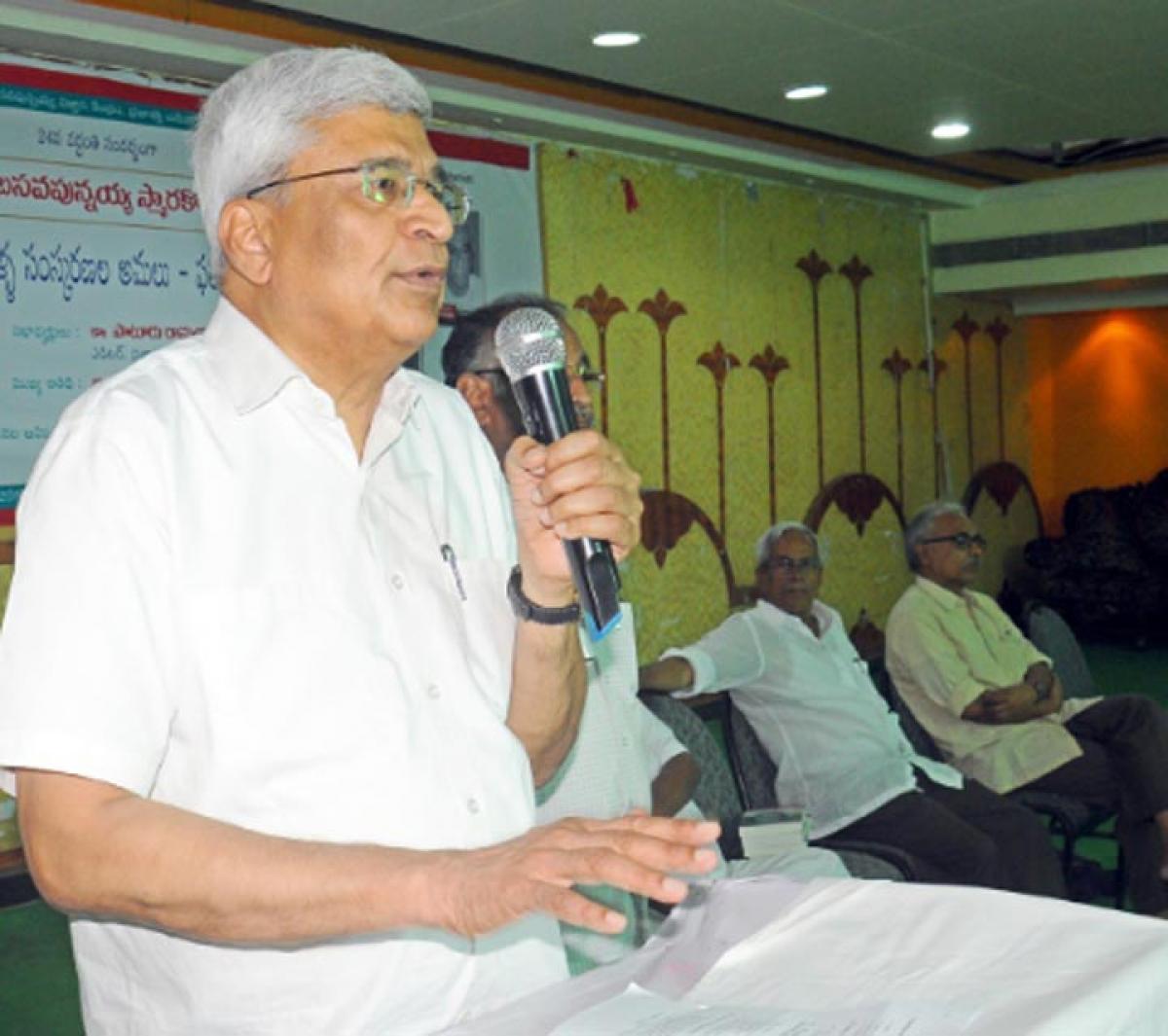 Prakash Karat flays BJP, Cong policies