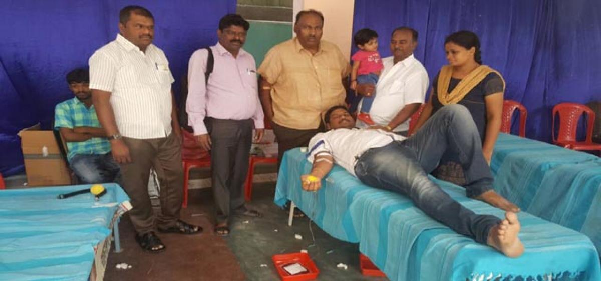 Blood donation  to save baby-girl