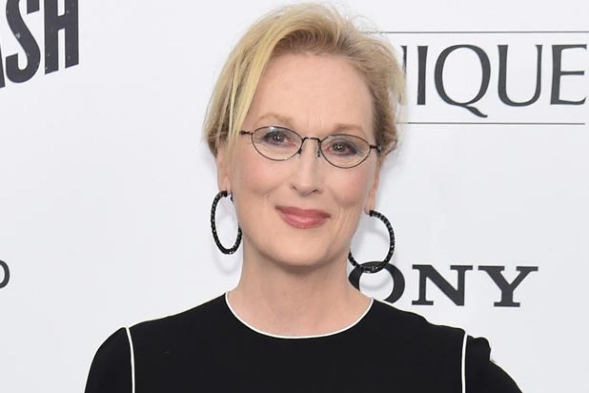 Meryl Streep accuses Karl Lagerfeld of spoiling her Oscars