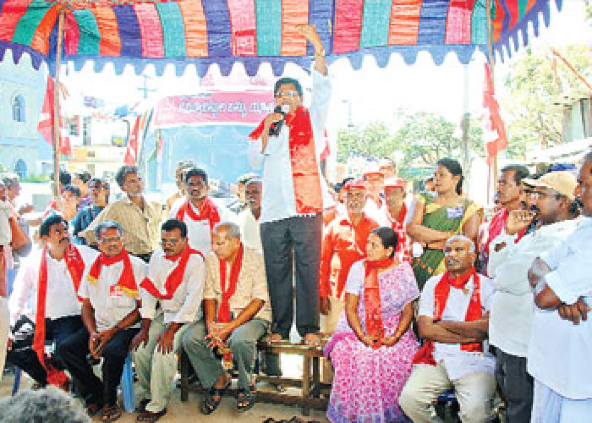 ‘CM must join Left parties on State devt’