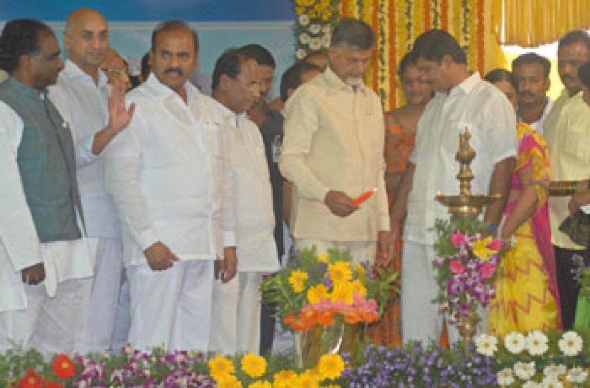 Government adopting PPP mode, says Naidu