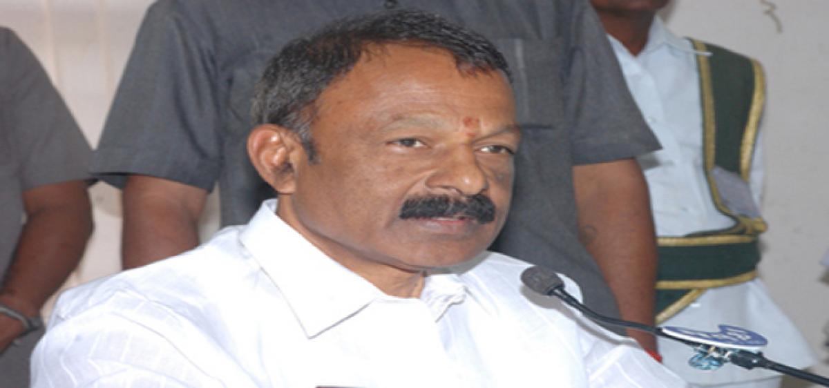 Raghuveera slams Naidu