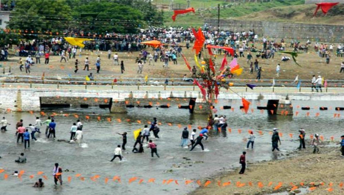 110 injured in traditional stone-pelting in MPs Gotmaar Mela